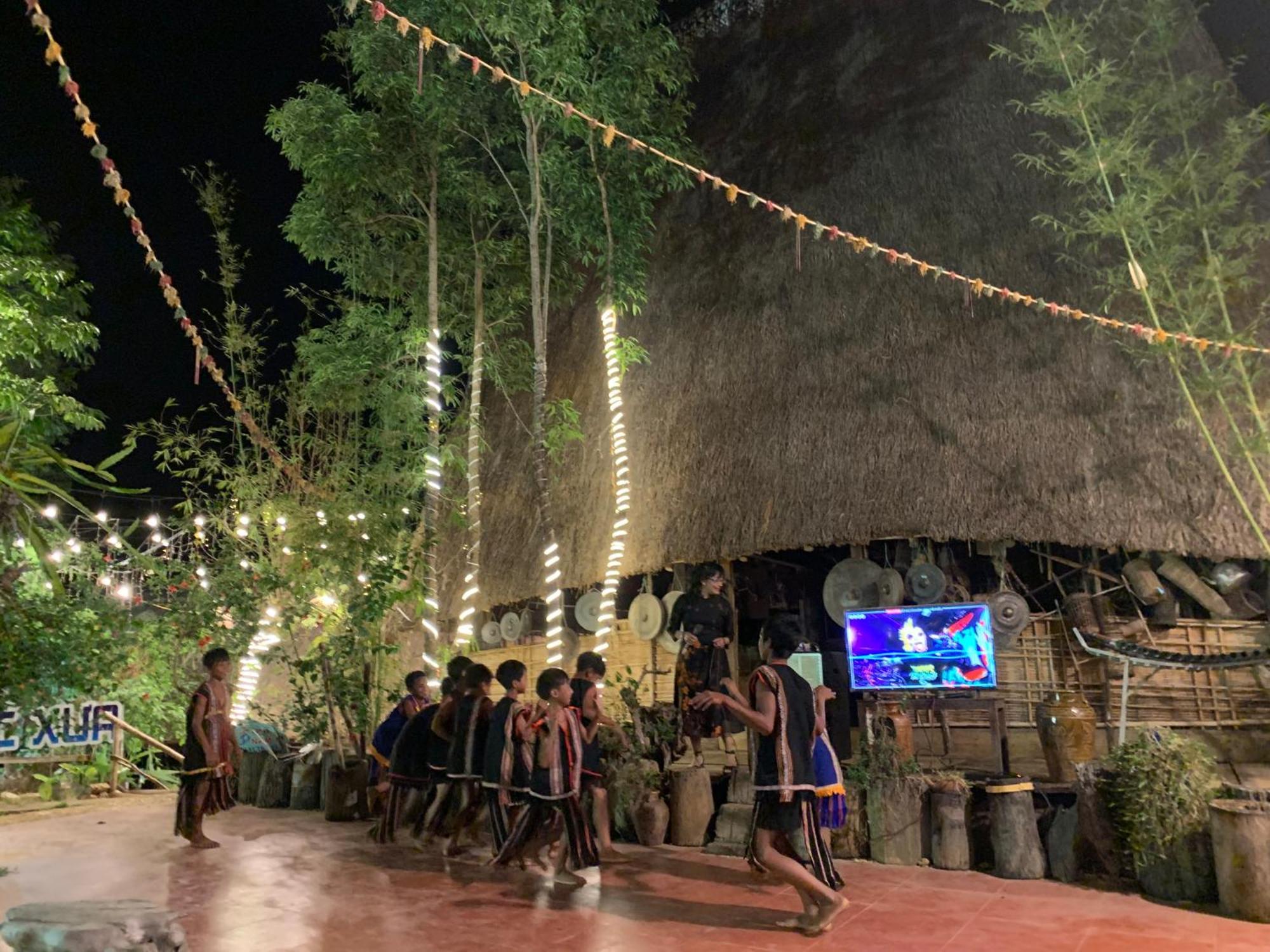 Khu Du Lich Sinh Thai, Nghi Duong Homestay Hoang Anh - Kon Xom Luh Kon Tum Exterior photo
